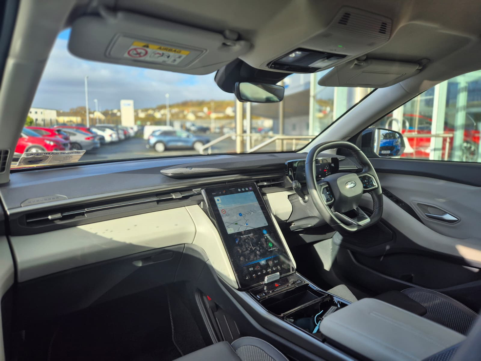 2024 Ford Explorer - image 12