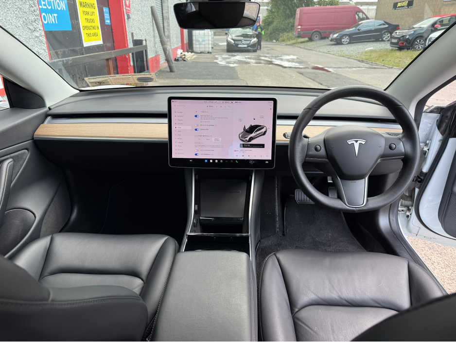 2019 Tesla Model 3 - image 7