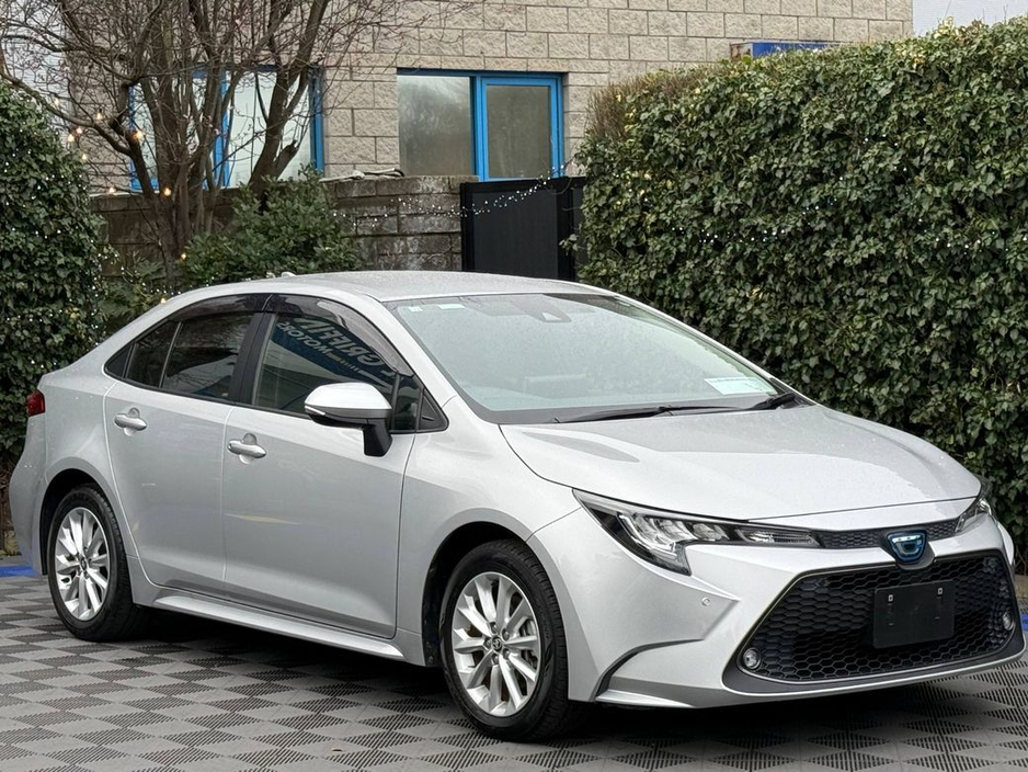 2020 Toyota Corolla 1.8 HYBRID // HEATED SEATS // REVERSE CAMERA // ADAPTIVE CRUISE CONTROL €19,900