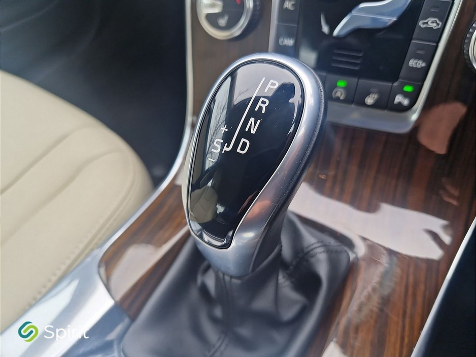 2018 Volvo S60 - image 11