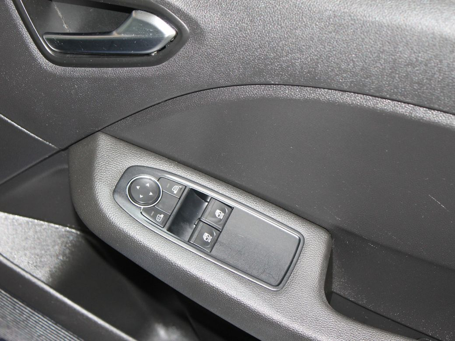 2022 Renault Clio - image 27