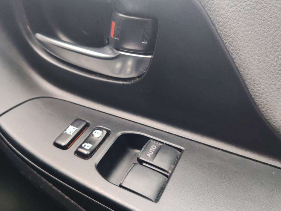 2015 Toyota Yaris 1.0 VVT-i 3Dr Luna €10,950