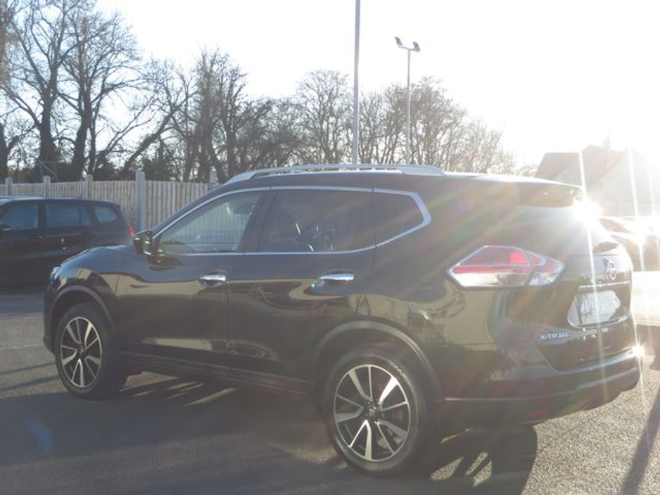 2017 Nissan X-Trail - image 5