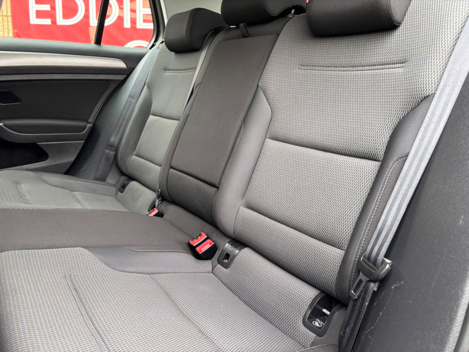 2014 Volkswagen Golf - image 13