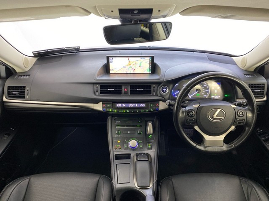 2018 Lexus CT 200 h - image 12