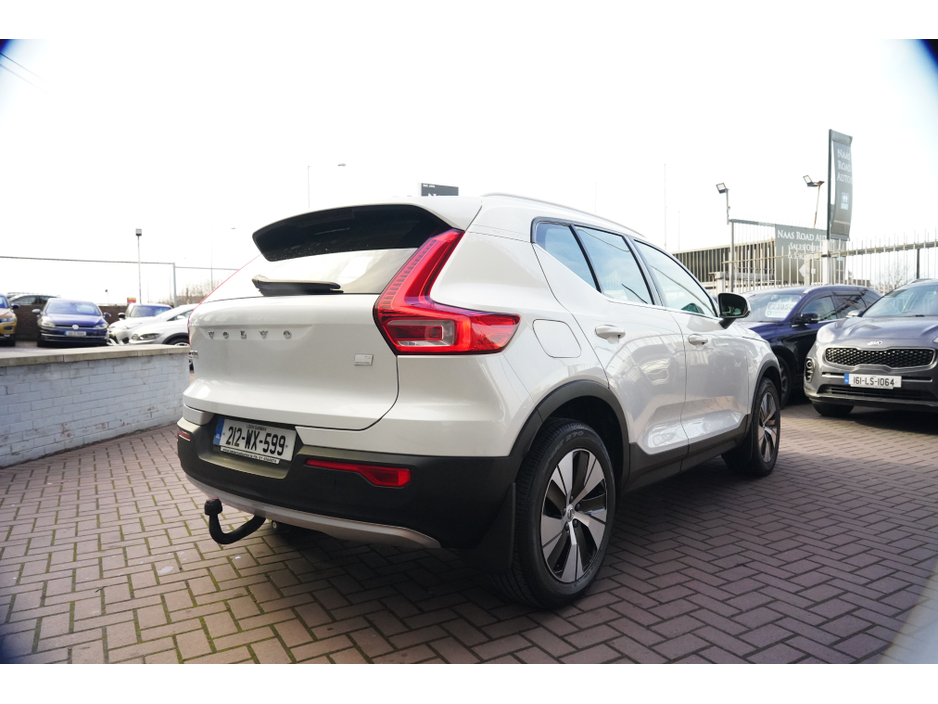 2021 Volvo XC40 - image 4