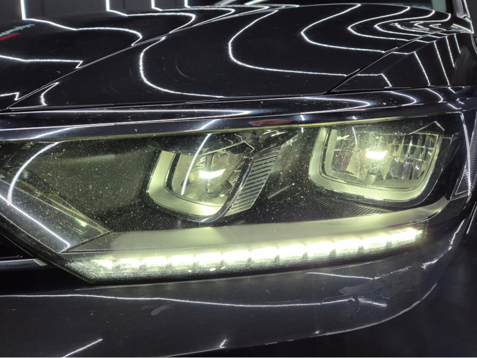 2019 Volkswagen Passat - image 8