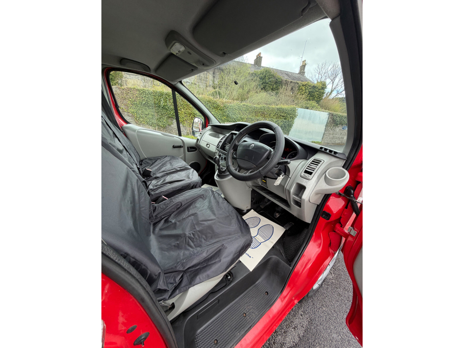 2010 Renault Trafic - image 15