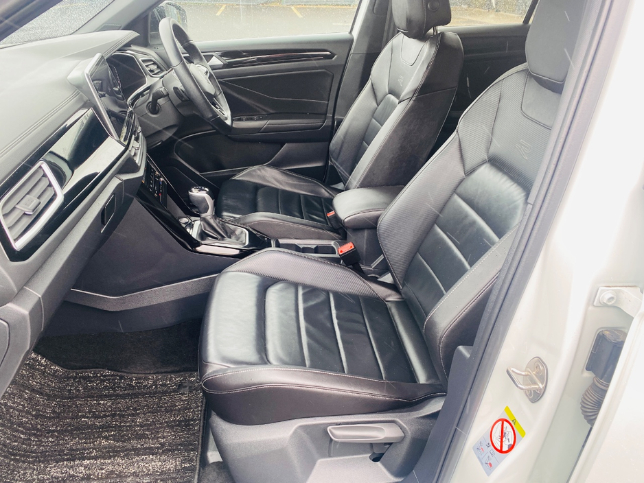 2023 Volkswagen T-Roc - image 14