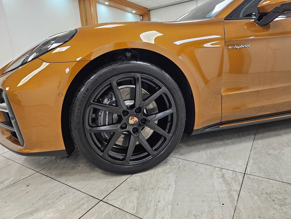 2025 Porsche Panamera SIMPLY STUNNING ! €139,950