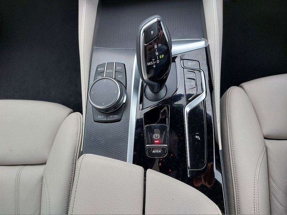 2024 BMW 5 Series - image 10