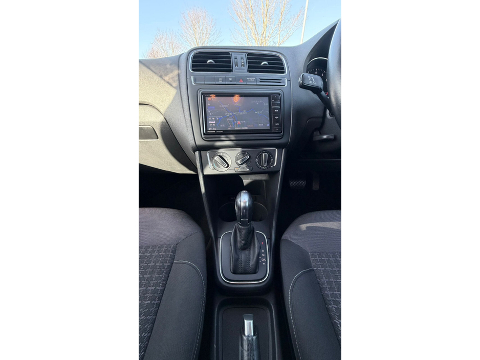 2015 Volkswagen Polo - image 14