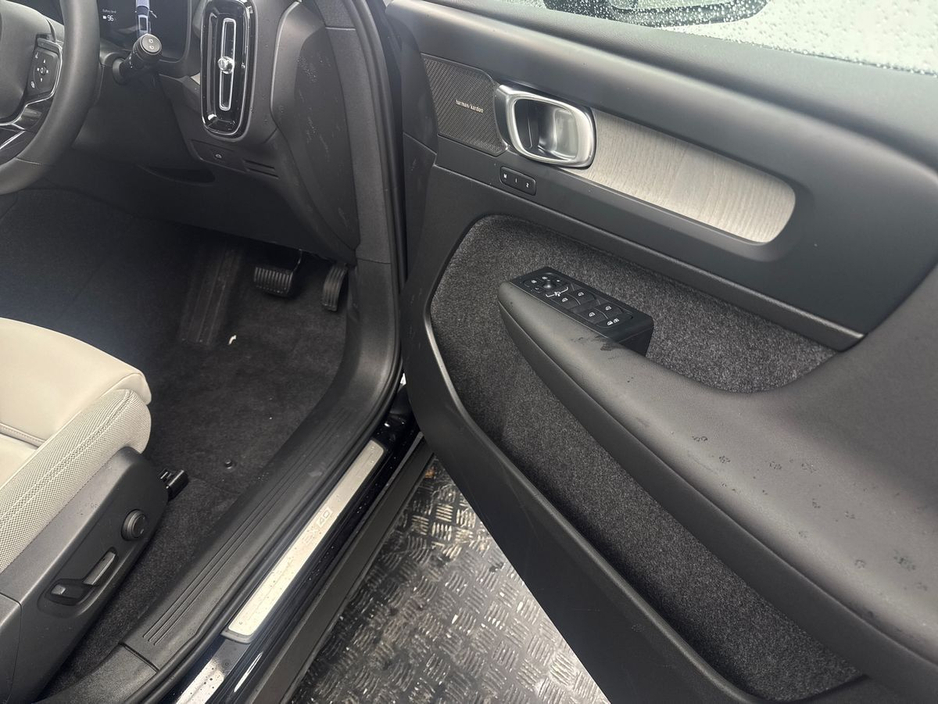 2026 Volvo EX40 - image 11