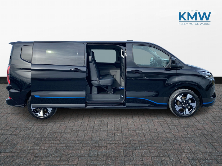 2026 Ford Transit Custom - image 6