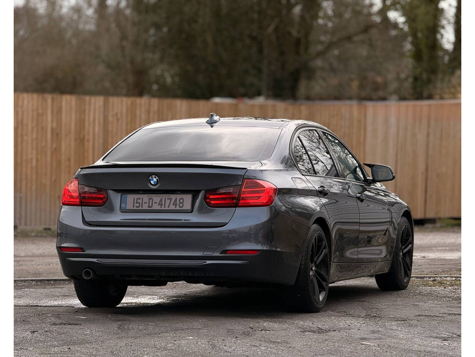 2015 BMW 3 Series - image 11