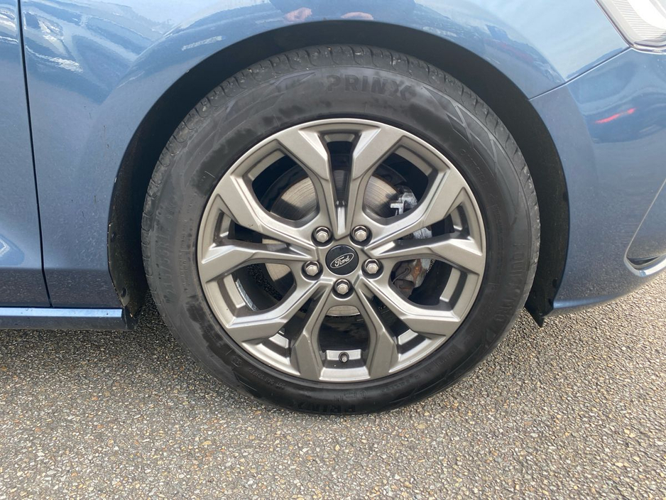 2022 Ford Focus - image 5