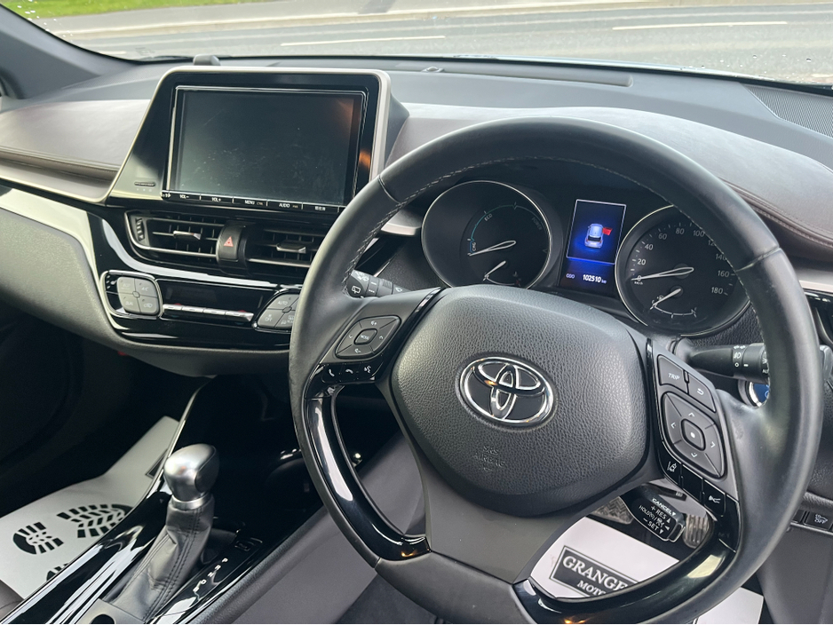 2016 Toyota C-HR - image 9