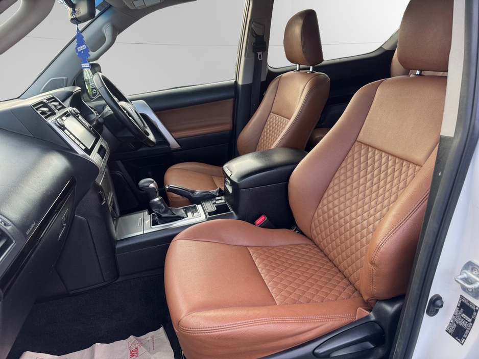 2019 Toyota Landcruiser - image 10