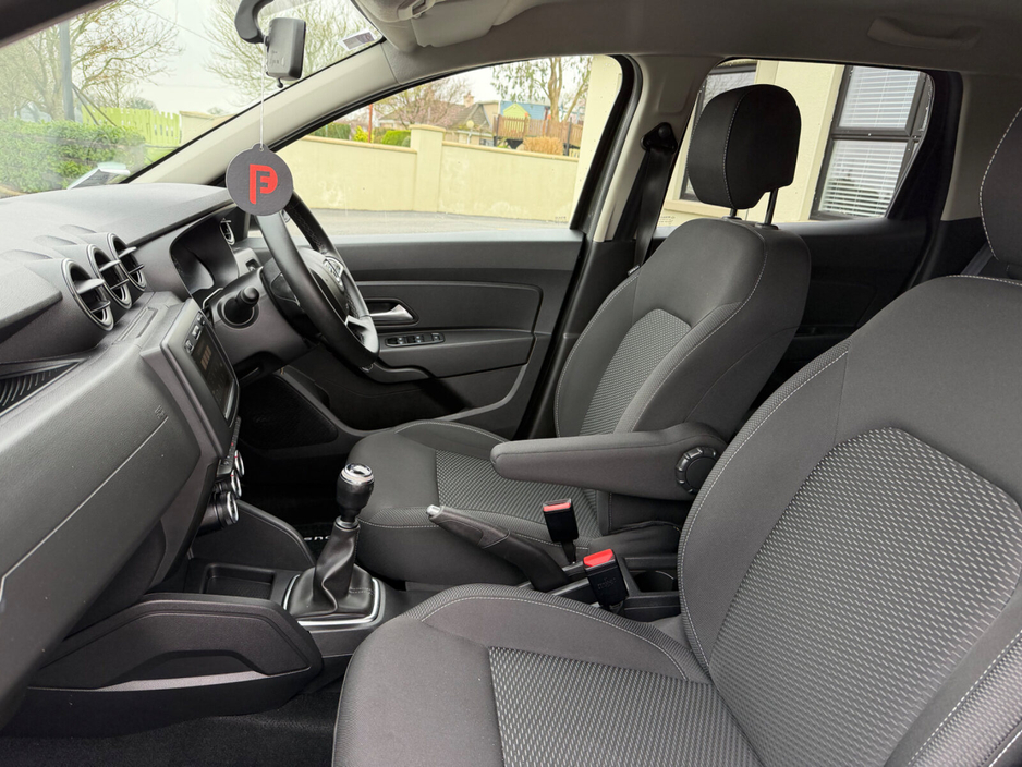 2019 Dacia Duster - image 17