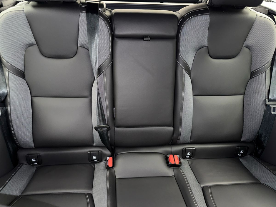 2026 Volvo XC60 - image 21