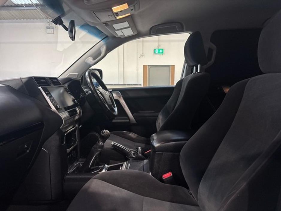 2021 Toyota Landcruiser - image 6