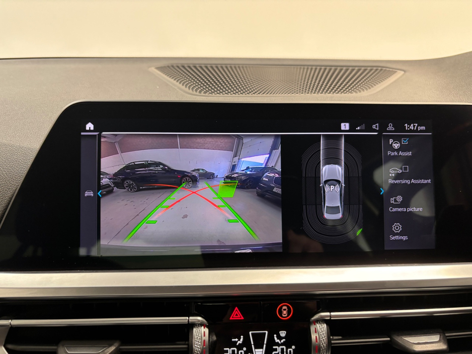 2021 BMW 3 Series - image 12