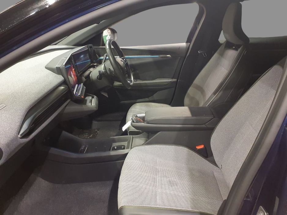 2024 Renault Megane E-Tech - image 7