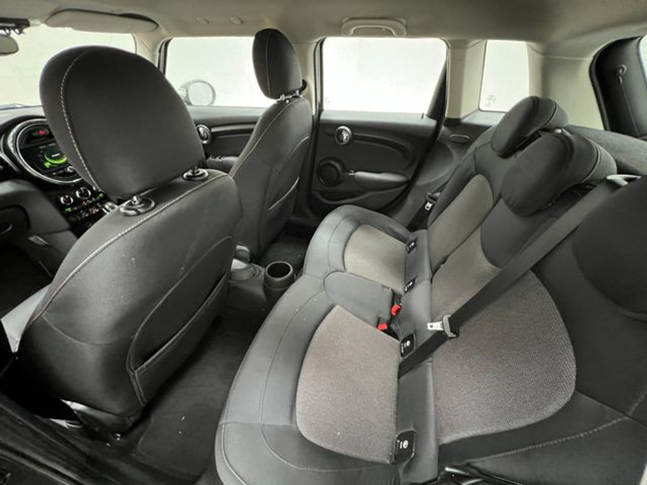 2016 MINI Cooper 1.2 Automatic, Reversing camera €13,895