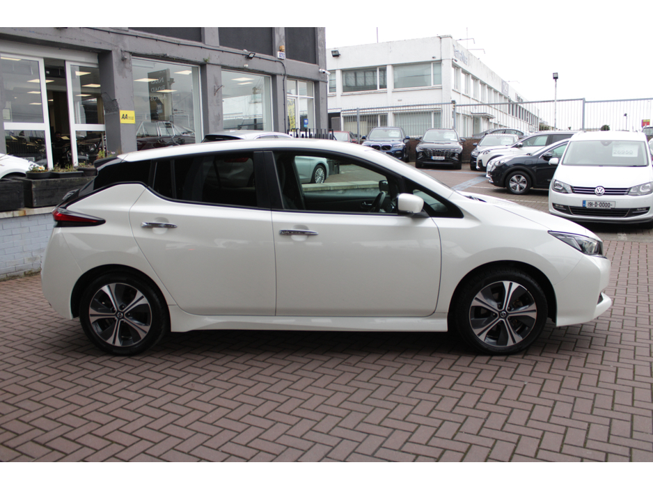 2022 Nissan Leaf - image 3