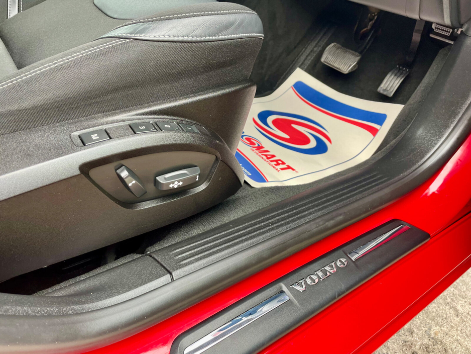 2017 Volvo V40 - image 13