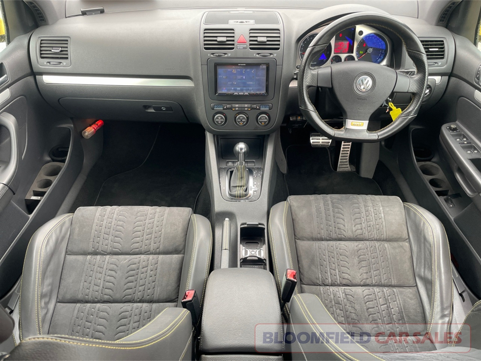 2009 Volkswagen Golf - image 12