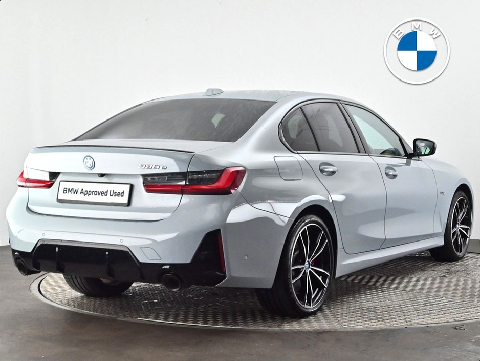 2023 BMW 3 Series - image 22