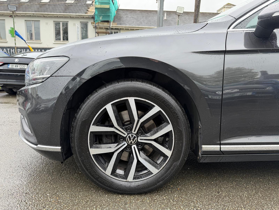 2021 Volkswagen Passat - image 6