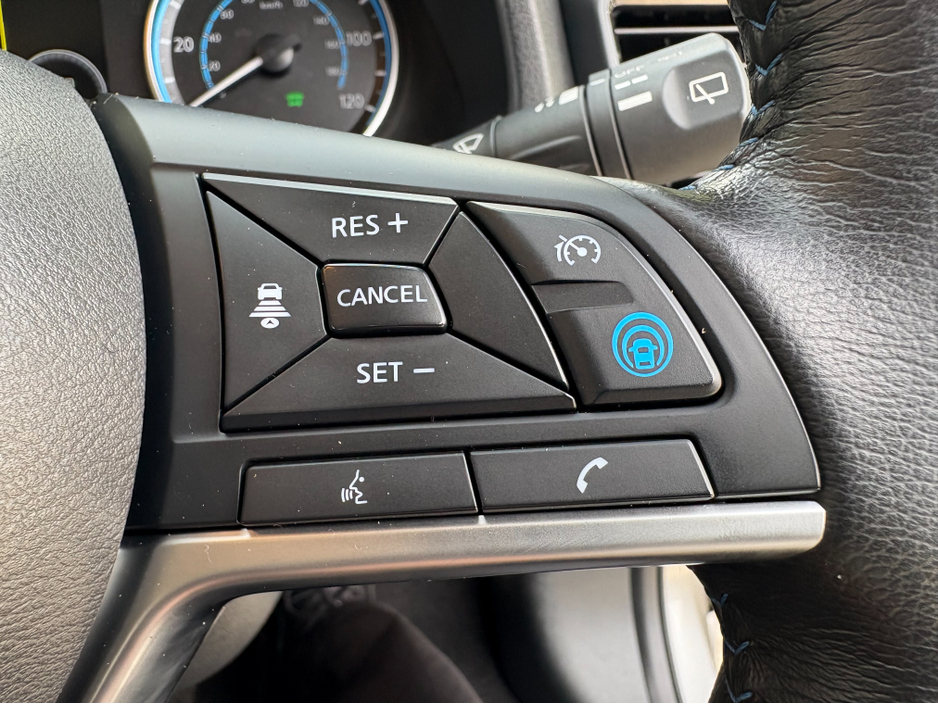 2022 Nissan Leaf - image 10