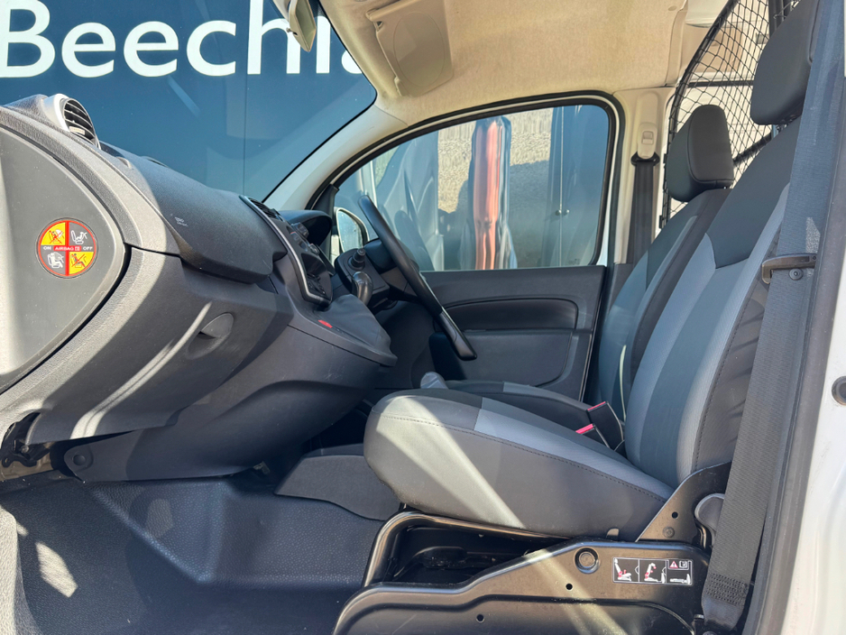 2020 Renault Kangoo - image 12