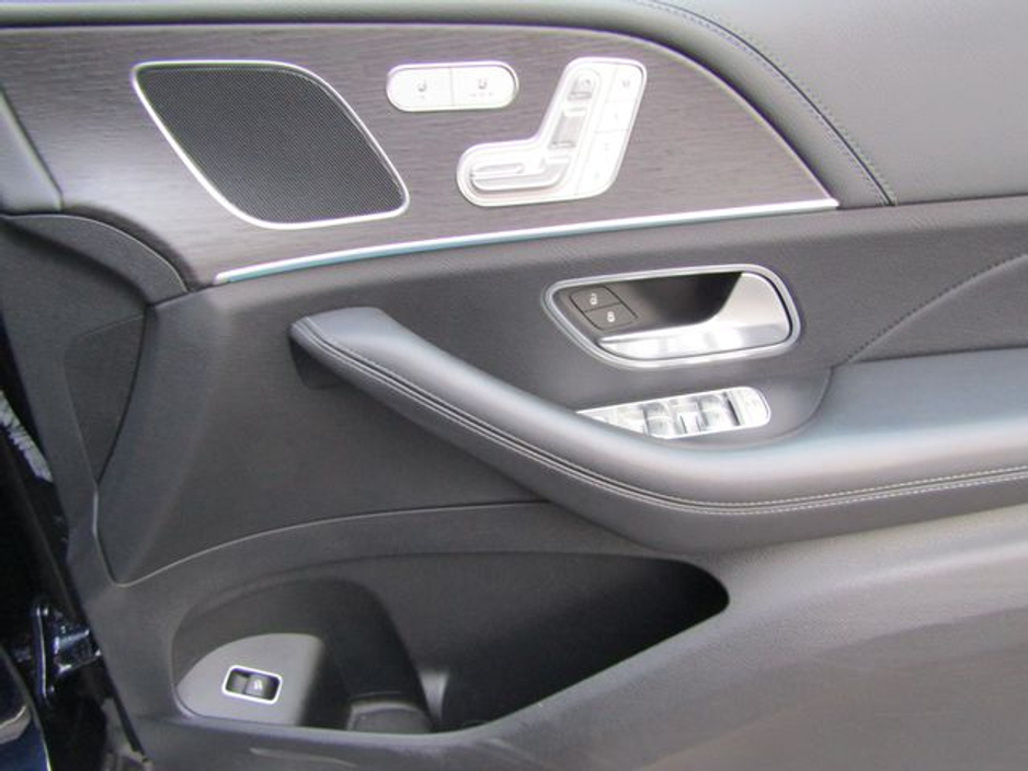 2022 Mercedes-Benz GLE Class - image 36