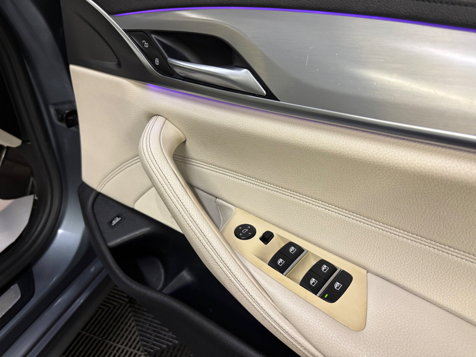 2019 BMW 5 Series - image 9