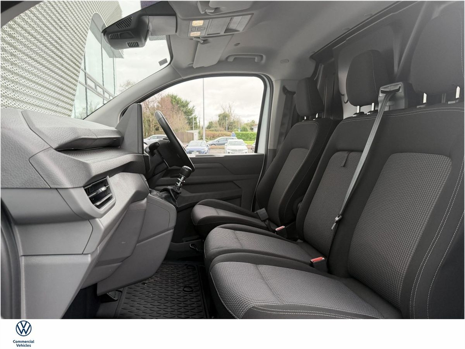 2025 Volkswagen Transporter - image 4