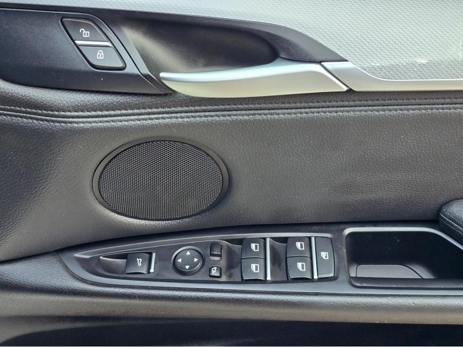 2016 BMW X6 - image 24