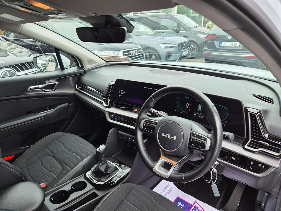 2023 Kia Sportage - image 9