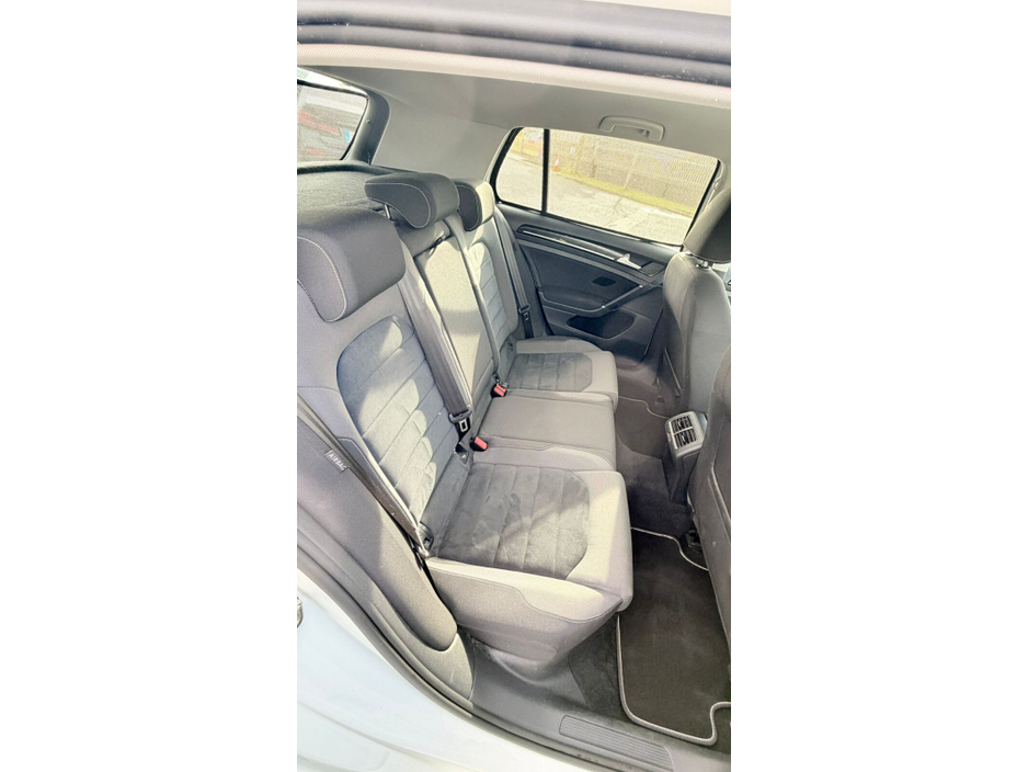 2015 Volkswagen Golf - image 12