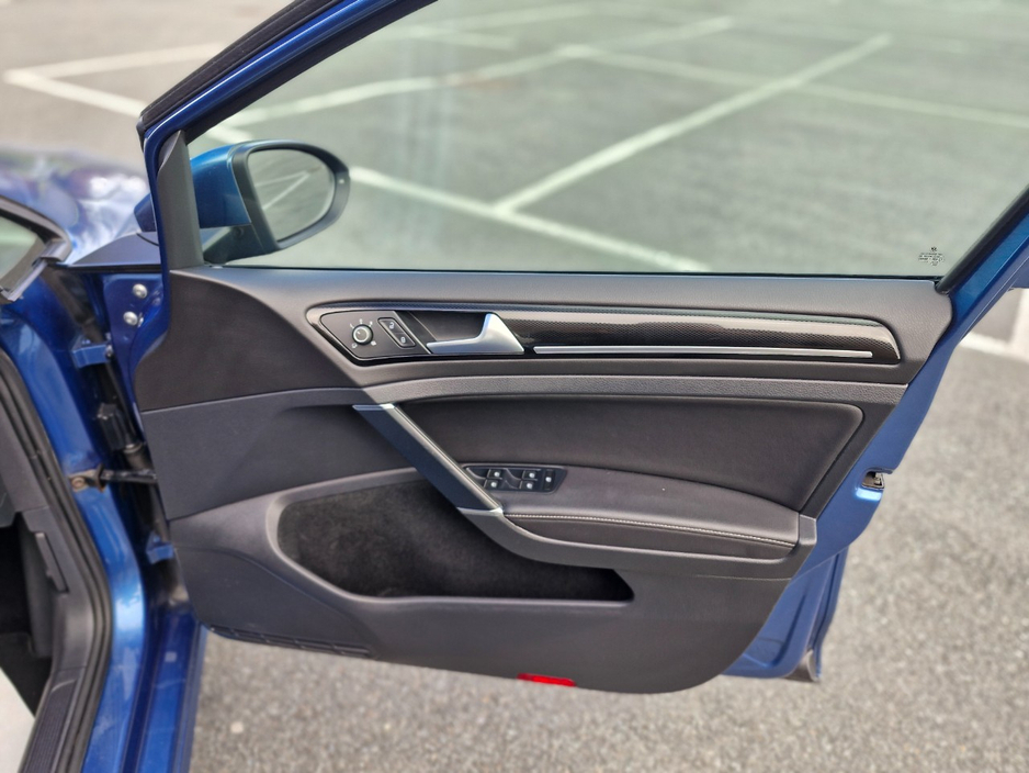 2017 Volkswagen Golf - image 28
