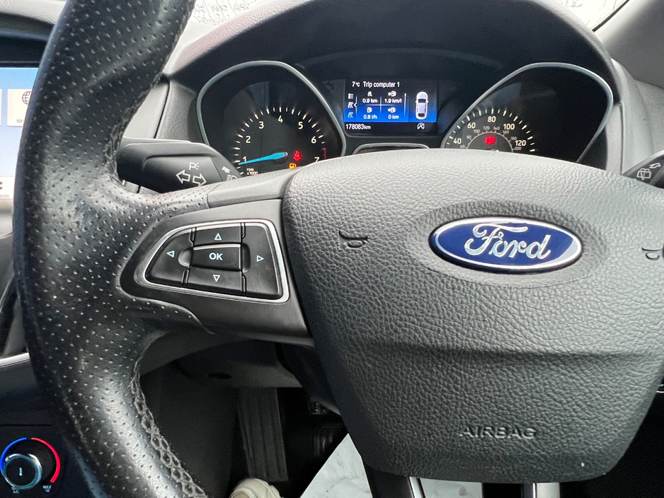 2017 Ford Focus - image 25