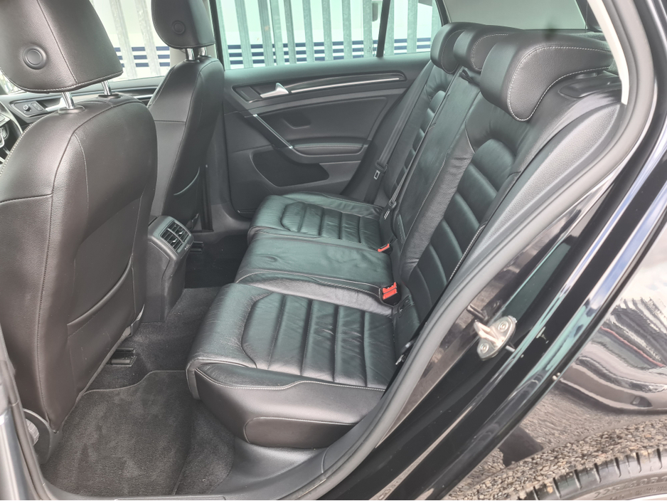 2017 Volkswagen Golf - image 9