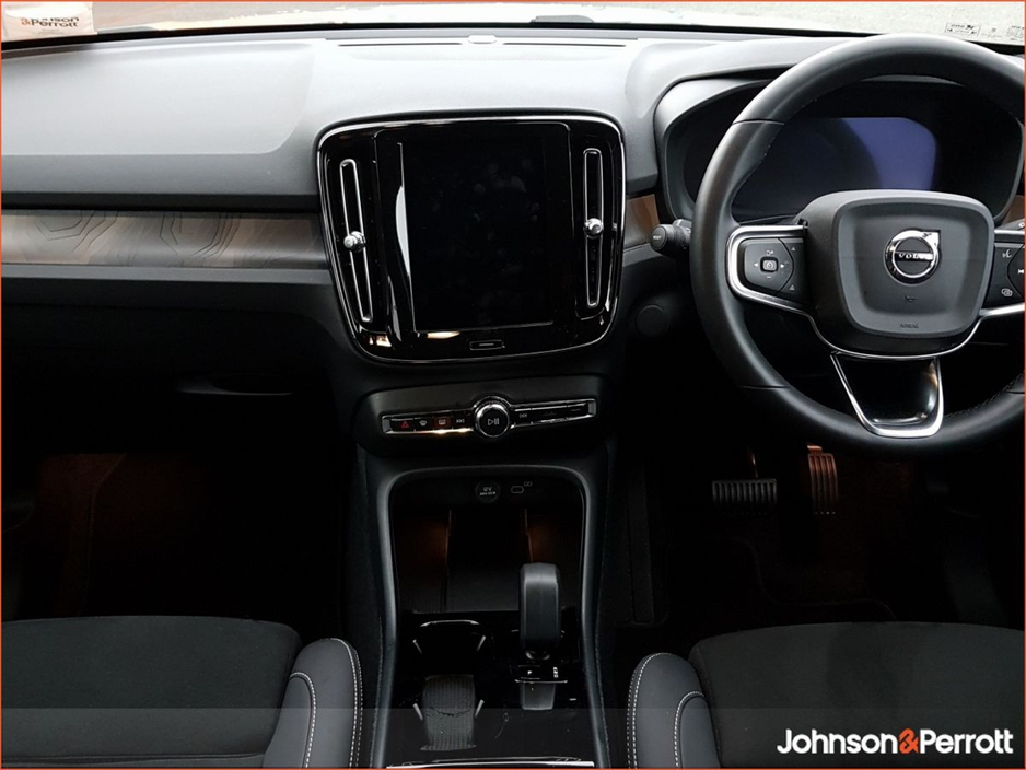 2025 Volvo EX40 82 kWh 252bhp Extended Range Plus €49,900