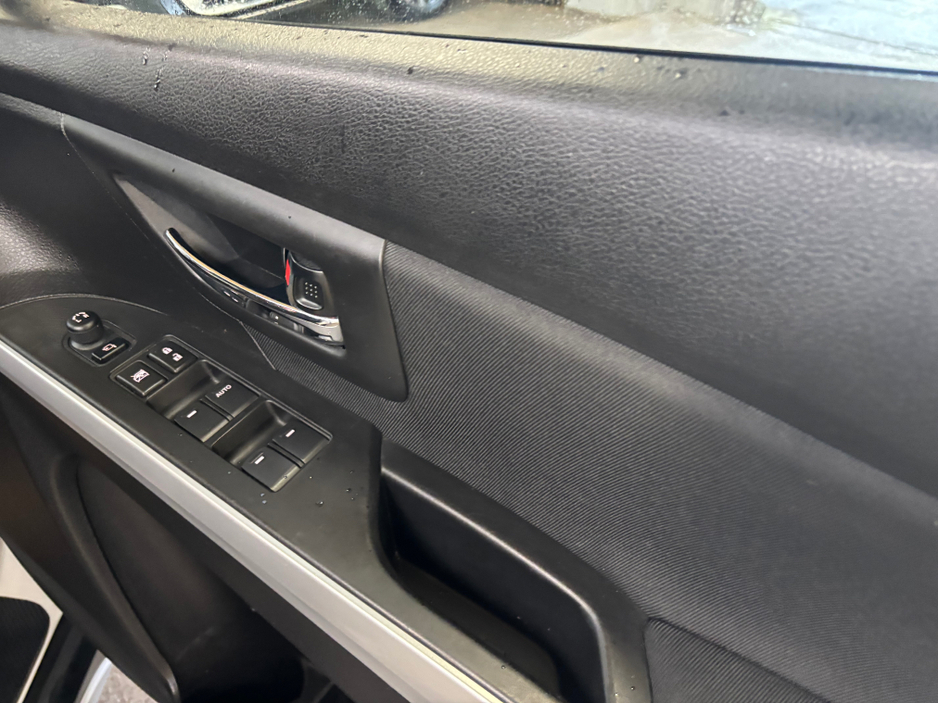 2017 Suzuki SX4 - image 5