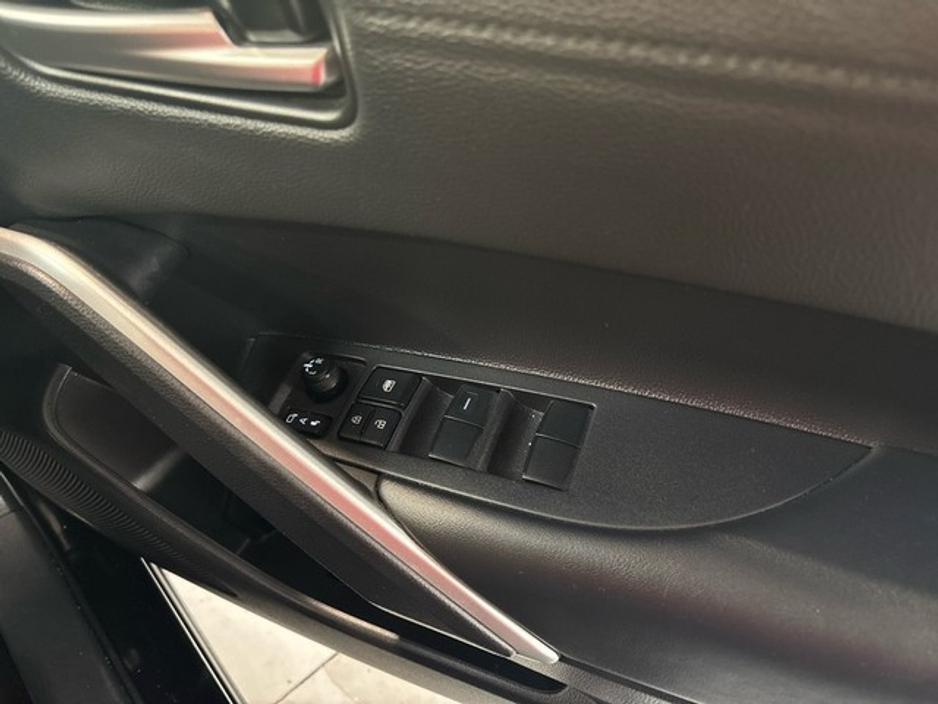 2025 Toyota Corolla Cross - image 13