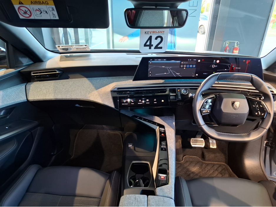 2026 Peugeot 5008 ALLURE 73KWH 210BHP 4DR €51,950