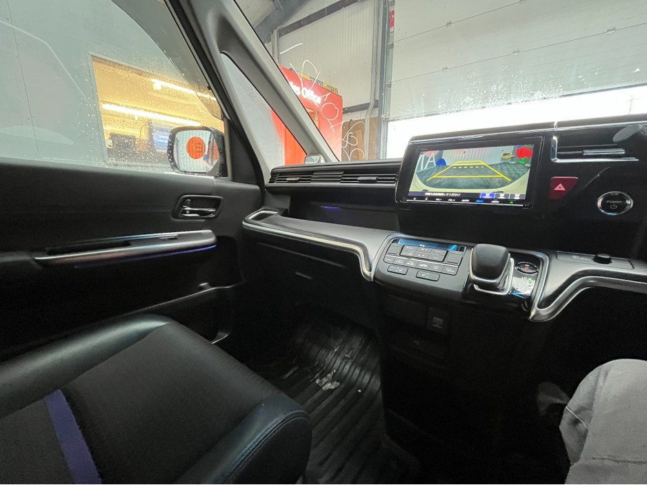 2021 Honda Stepwagon - image 19