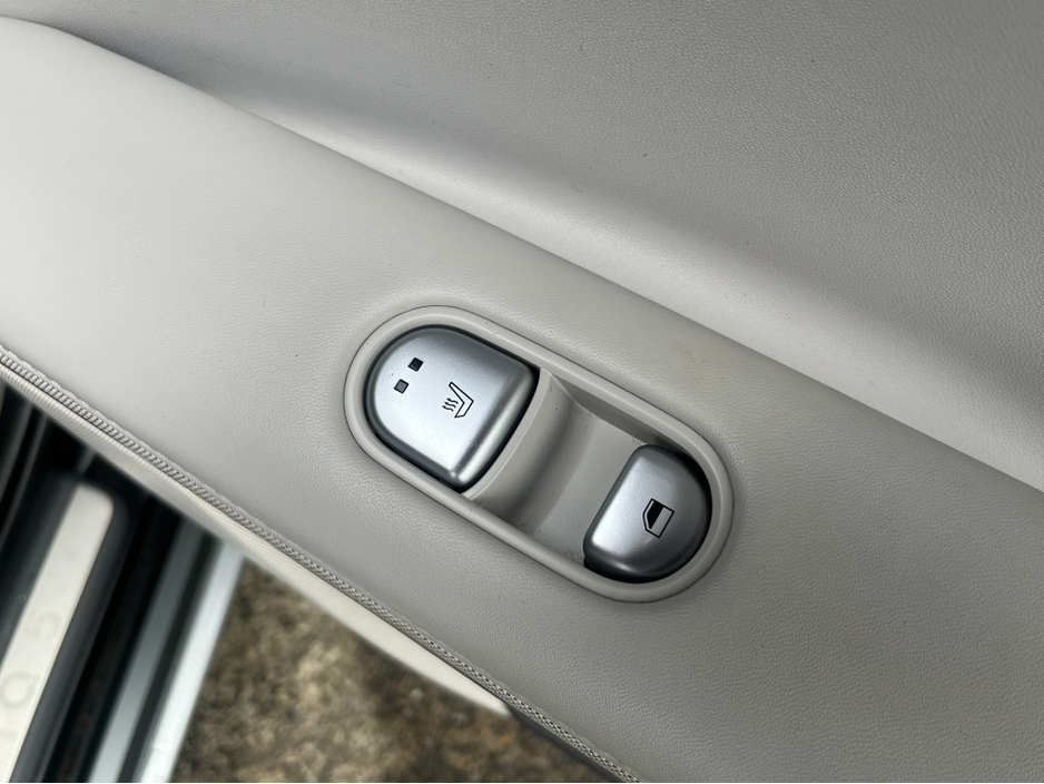 2022 Hyundai Ioniq 5 PREMIUM PLUS 73KWH EV //MASSIVE SPEC//BOSE SOUND SYSTEM//PANORAMIC GLASS ROOF//FULL LEATHER ELECTRIC HEATED/COOLED SEATS// €24,950